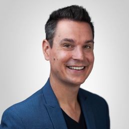 Headshot Photo of Brett Wooden